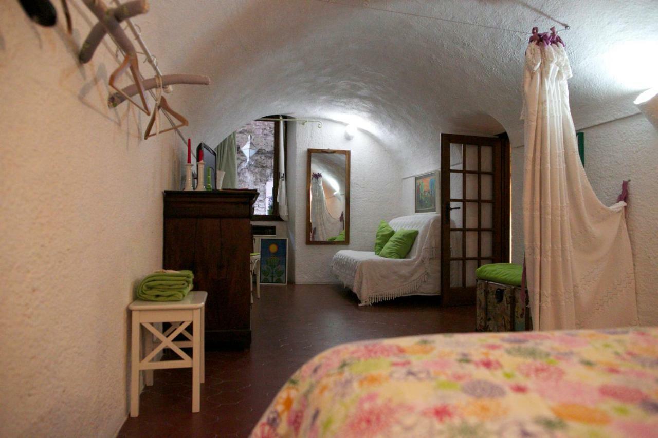 Appartamento Le Violette Dolceacqua Dış mekan fotoğraf